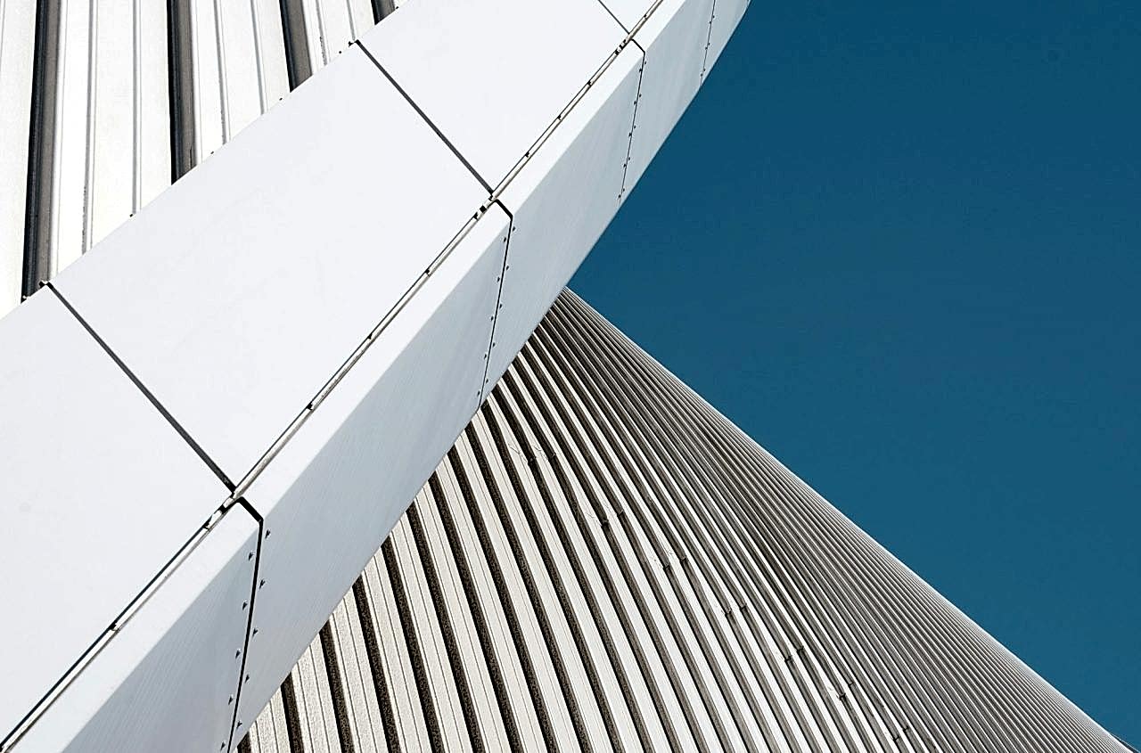 minimalistic-contemporary-curved-building.jpg